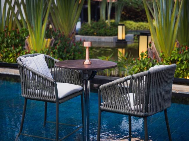 Experience In Water Dining